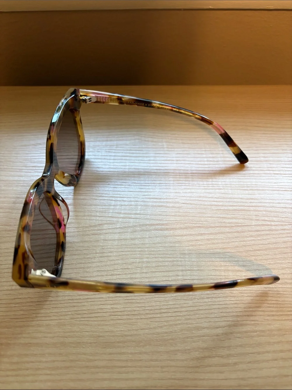 Diff Eyewear Tortoise Frame Sunglasses with Pink Mirrored Lenses